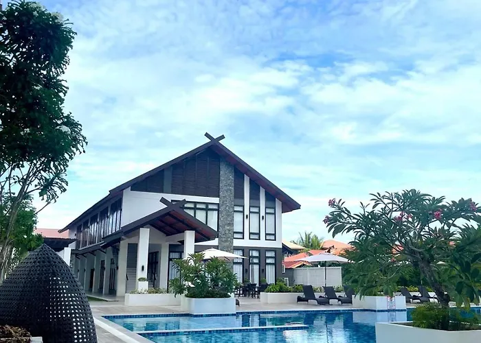 Royal Ocean Crest Mactan Near Airport With Pool View