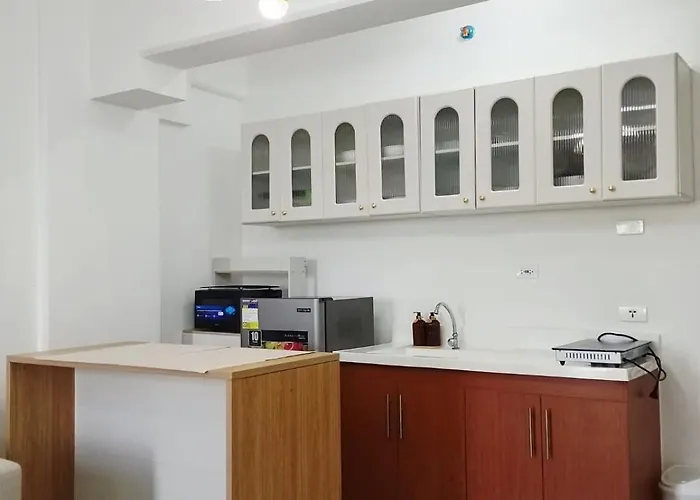 Royal Ocean Crest Mactan Near Airport With Pool View